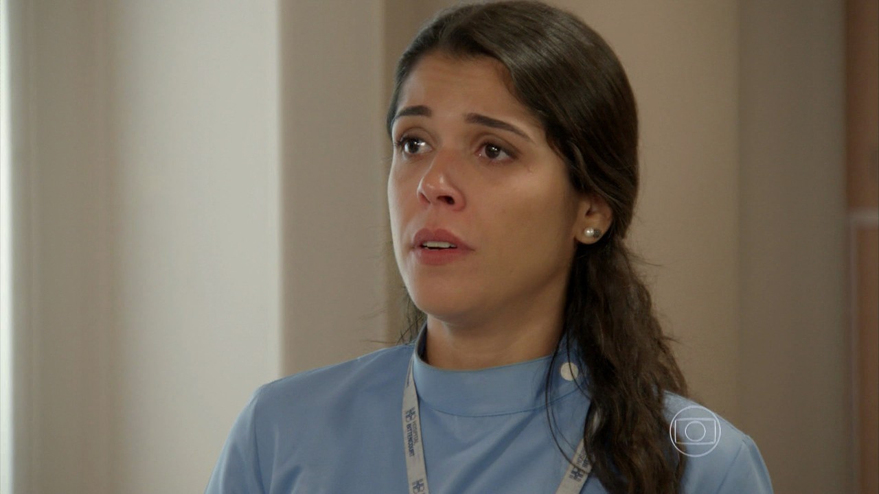 Cabelos mais escuros quando interpretou Nildes, da novela Alto Astral